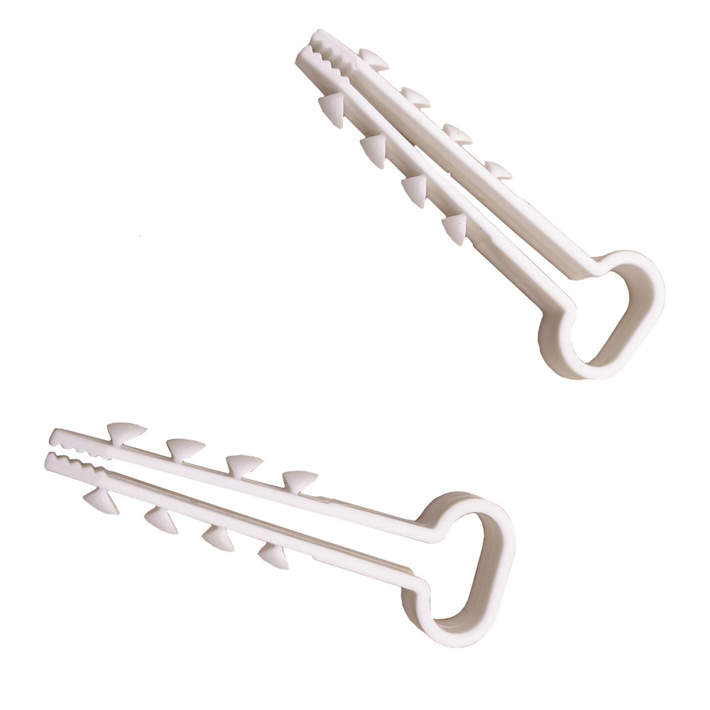 Bolsa con 100 clips sujetadores de plástico para cables de 6 a 12 mm. Ideales para instalaciones en pared, brindan sujeción firme y segura.